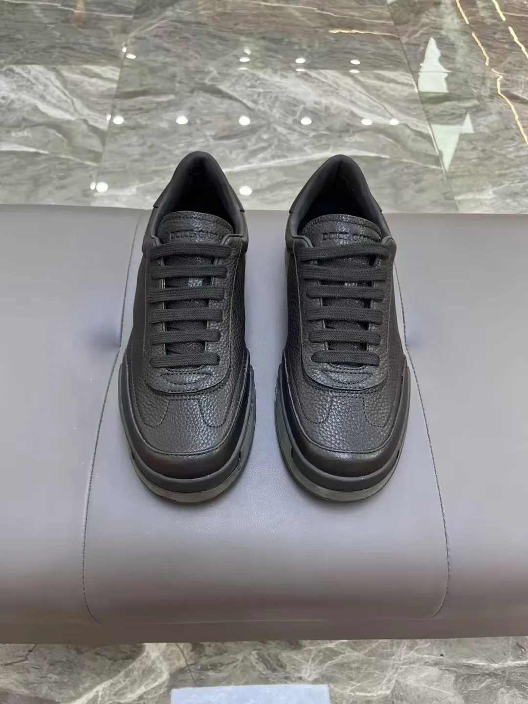 Men's shoes 💰460 [New style] 🐝🐝⚠️[DG] ⚠️High grade, top craftsmanship ⚠️Men's casual style, regular size 39 to 44 (45 can be customized ⚠️D &G Fashionable and casual style, unique design style! Fully original single-layer calfskin hollow design, inner calfskin latex back foot! Exclusive for summer! Original TPU outsole! Look at the details of the quality, and it can stand up to all kinds of tests!